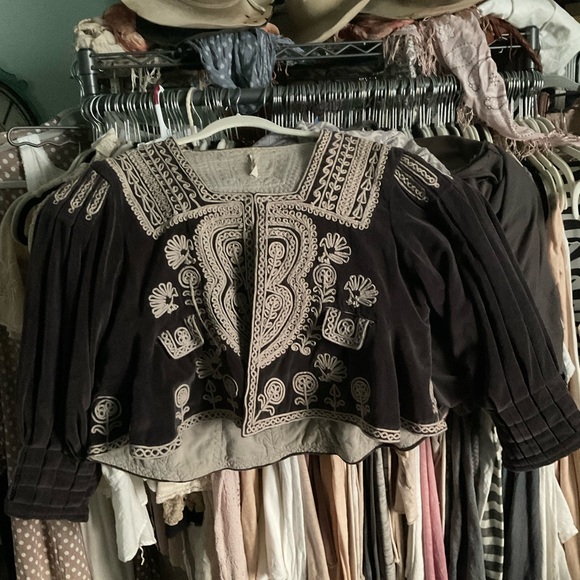 Magnolia pearl 2017 velvet embroidered cropped jacket SOLD - Picture 2 of 9